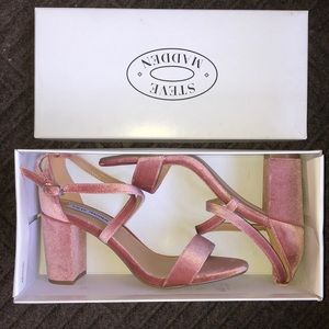 Steve Madden “Sundaze” Pumps